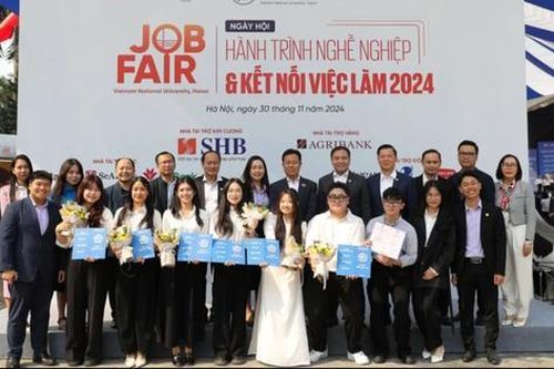 Đại học Quốc gia Hà Nội kết nối việc làm, trao học bổng cho sinh viên