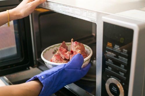 Bí quyết rã đông thịt không cần dùng nước