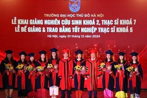 Trường Đại học Thủ đô Hà Nội trao bằng tốt nghiệp cho 150 thạc sĩ