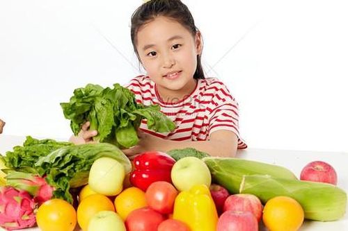 Chế độ dinh dưỡng cho trẻ gái dậy thì sớm