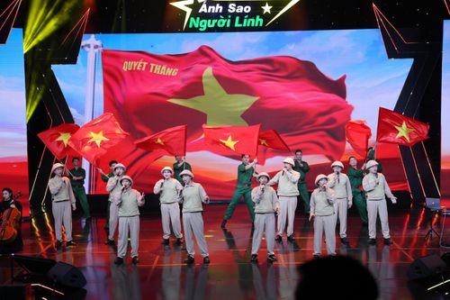 Âm hưởng hào hùng và xúc động của chương trình nghệ thuật 'Ánh sao người lính'