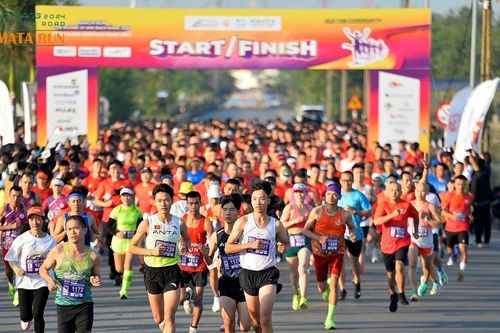 Quảng Ninh: Amata Run ủng hộ hơn 300 triệu đồng xóa nhà tạm