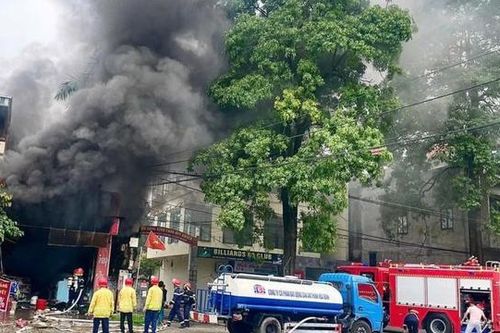 Hòa Bình: cháy lớn ở cửa hàng kinh doanh sữa, bỉm