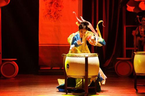 Vở kịch 'Dưới bóng giai nhân': Khi đạo diễn 'cãi' với nguyên tác và quan niệm dân gian