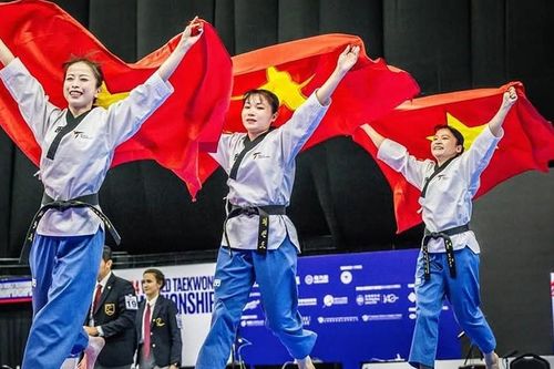 'Chị đẹp' Châu Tuyết Vân cùng đồng đội giành HCV taekwondo ở giải vô địch thế giới