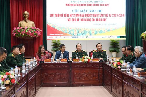 Vinh danh 35 tấm gương tiêu biểu trong cuộc thi viết 'Những tấm gương bình dị mà cao quý'