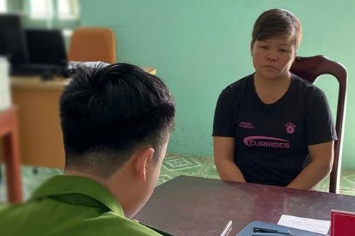 Bắt tạm giam người phụ nữ cắn vào tay công an ở Thanh Hóa