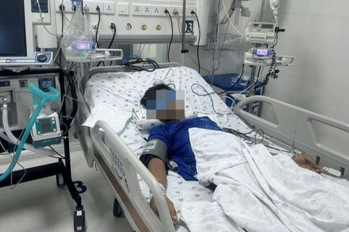 Bé trai 13 tuổi nhập viện do ăn gạo trộn thuốc diệt chuột
