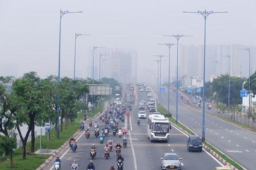 TPHCM lại chìm trong sương mù, bụi mịn vượt ngưỡng
