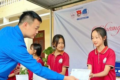 Tình nguyện vì trẻ em vùng sâu, vùng xa xứ Lạng