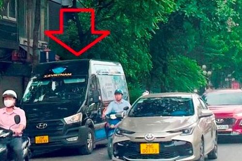 'Vấn nạn' xe khách trá hình Hà Nội: Phố dài 900 mét có 11 văn phòng nhà xe bị đề nghị rút giấy phép