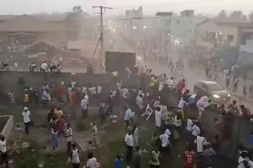 Guinea: Ẩu đả tại sân vận động vì quyết định gây tranh cãi của trọng tài, hơn 50 người thiệt mạng