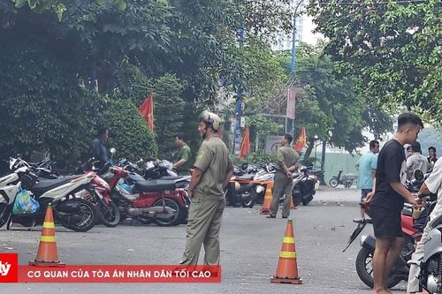 Người đàn ông tử vong trước căn nhà của mình