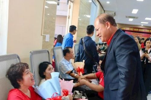 Gần 1.000 cán bộ, lãnh đạo, công nhân viên Hải Phòng tham gia hiến máu