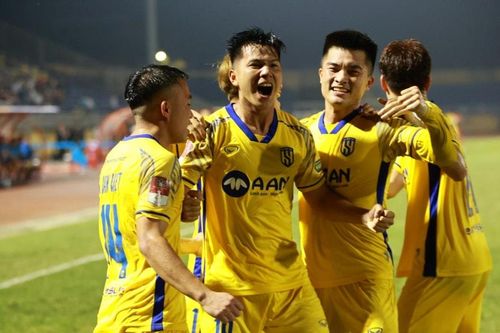 Cải thiện tuyến giữa SLNA - Phan Bá Quyền và những ai?