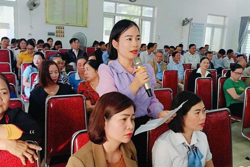 Cử tri Quỳ Hợp kiến nghị các vấn đề về sáp nhập xóm, nước sạch, chống sạt lở