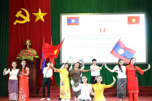 Trường Cao đẳng Sư phạm Nghệ An tiếp nhận 121 lưu học sinh Lào sang học tiếng Việt