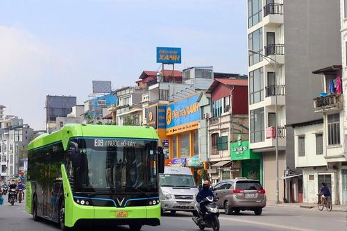 Hà Nội có gần 100 triệu hành khách đã trải nghiệm đi xe buýt điện