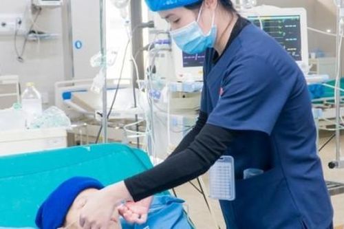 Người phụ nữ 59 tuổi xuất huyết não lúc nửa đêm, dấu hiệu cảnh báo phổ biến ở nhiều người
