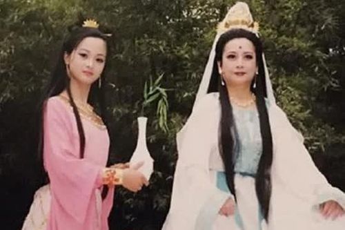 Trong Tây Du Ký, Tôn Ngộ Không không cầm nổi bình cam lồ nhưng thị nữ của Quán Thế Âm lại cầm được dễ dàng, cô ấy là ai?