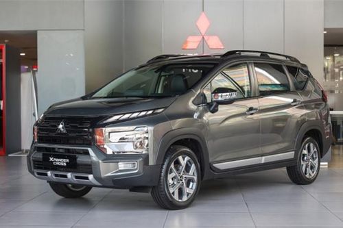Giá lăn bánh xe Mitsubishi Xpander Cross đầu tháng 12/2024 kèm ưu đãi lớn, hạ đo ván Suzuki XL7