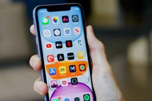 iPhone 11 vẫn sẵn hàng mới, khoan thủng sàn rẻ như cho, mượt tới mức 2023 vẫn bán trong top 10