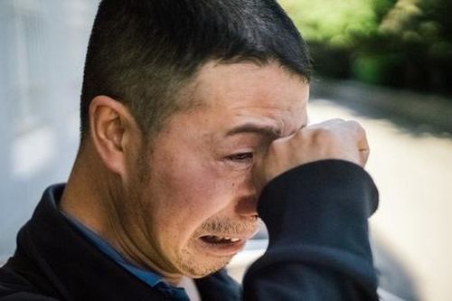 Người đàn ông nghèo trúng số không được lĩnh thưởng, kiện ra tòa đòi tiền và cái kết