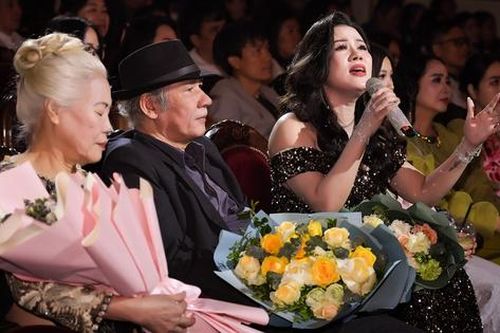 Ca sĩ Ngọc Châm nghẹn ngào hát tặng cha