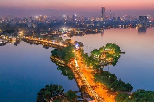 Nhà đầu tư rủ nhau đi 'săn' bất động sản hạng sang