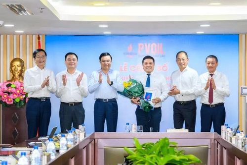 Công bố quyết định Phó Bí thư Đảng ủy, Tổng giám đốc PVOIL