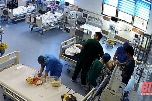 'Kỳ tích' phẫu thuật cứu sống nam bệnh nhân bị sốc mất máu do đa vết thương phức tạp