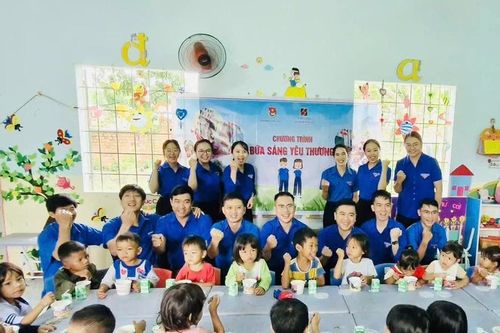 Mang 'Bữa sáng yêu thương' đến với học sinh nghèo