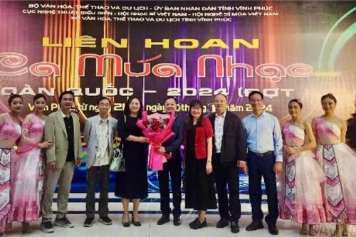 Đoàn Nghệ thuật Dân tộc tỉnh Lào Cai đoạt 2 Huy chương Vàng tại Liên hoan Ca múa nhạc toàn quốc