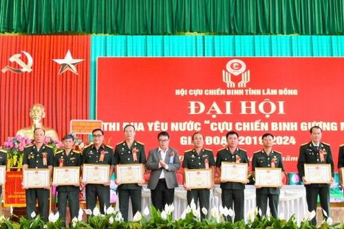 Giữ gìn và phát huy truyền thống bộ đội Cụ Hồ