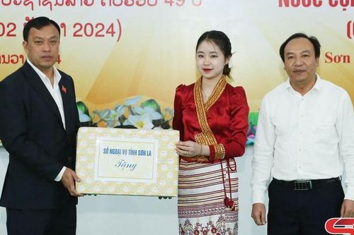 Trường Cao đẳng Sơn La gặp mặt kỷ niệm 49 năm Quốc khánh nước CHDCND Lào