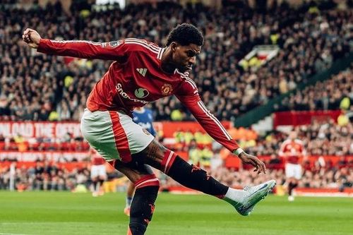 Rashford và Zirkzee cùng ghi cú đúp, Amorim thắng đậm trên sân nhà