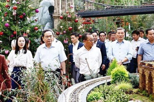 Chủ tịch Quốc hội Trần Thanh Mẫn và Chủ tịch Quốc hội Singapore Seah Kian Peng tham quan Garden By The Bay