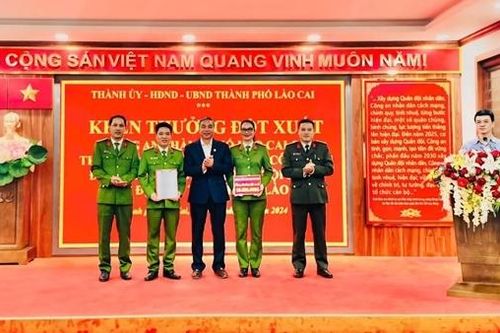 Khen thưởng đơn vị có thành tích bắt giữ kẻ cướp tài sản tại FPT Shop sau 12 giờ gây án