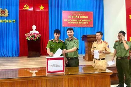 Công an huyện miền núi Ba Tơ tiếp sức chương trình xóa nhà tạm, nhà dột nát