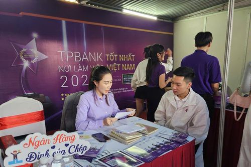 100 doanh nghiệp tham gia Ngày hội việc làm sinh viên HUBT năm 2024