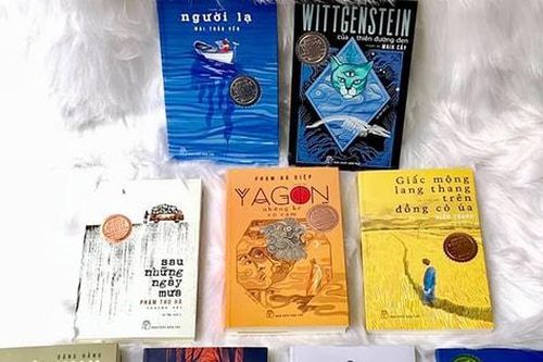 Người viết trẻ giữa muôn trùng vây