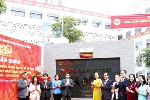 Gắn biển công trình chào mừng kỷ niệm 120 năm thành lập Hà Đông