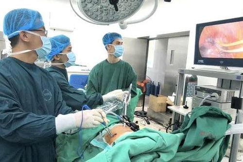 Người đàn ông 55 tuổi ở Hà Nội tràn khí màng phổi do thói quen nhiều nam giới Việt mắc phải