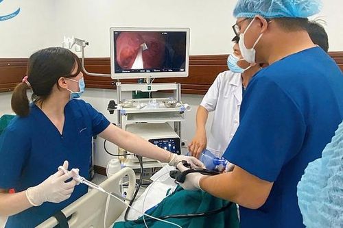 Bé gái 7 tuổi đi cấp cứu khẩn vì tai nạn hay gặp ở trẻ nhỏ