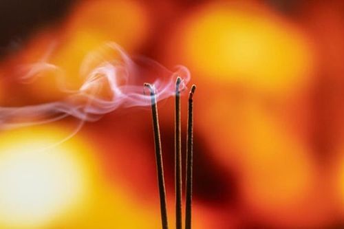 Thắp hương bao nhiêu nén trên bàn thờ là đúng