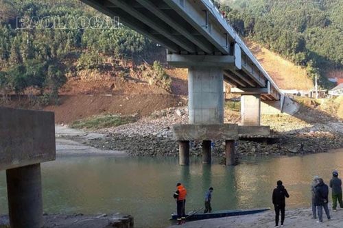Tìm thấy thi thể công nhân mất tích khi đang dọn rác trên cầu