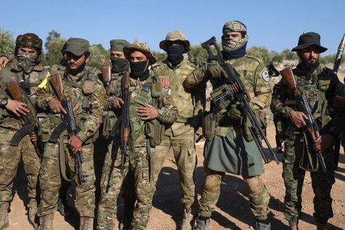 Liên minh phiến quân vừa bất ngờ giành quyền kiểm soát Aleppo gồm những phe phái nào?