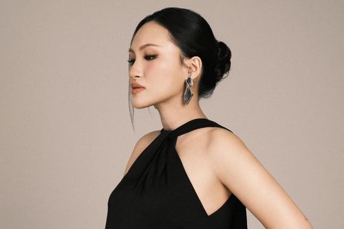 Ca sĩ Nguyên Hà mang thai