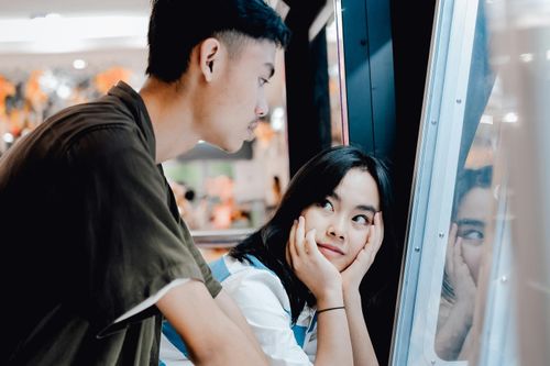 Gen Z tìm người yêu 'tạm bợ' dịp cuối năm