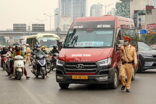 Siết chặt hoạt động vận tải hành khách dịp cuối năm